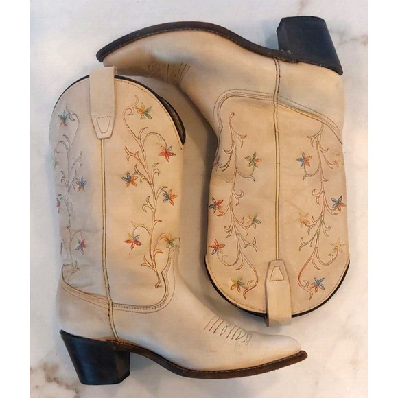 Wrangler Cream Embroidered Heeled Boots - Picture 4 of 11